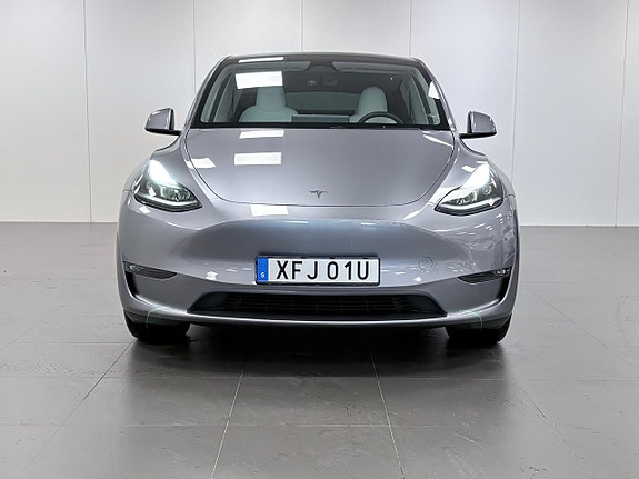 Tesla Model Y 4 of 17