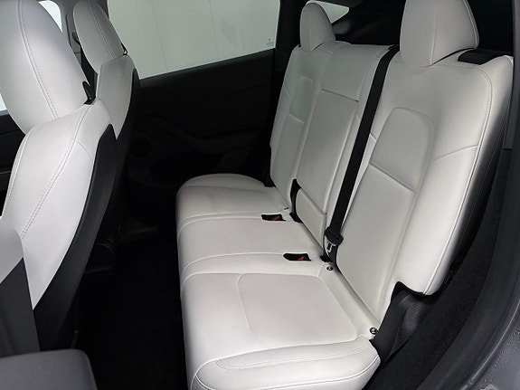 Tesla Model Y 10 of 17