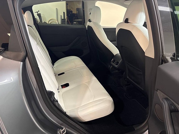 Tesla Model Y 8 of 9
