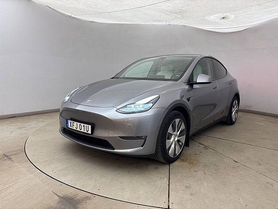Tesla Model Y 2 of 9