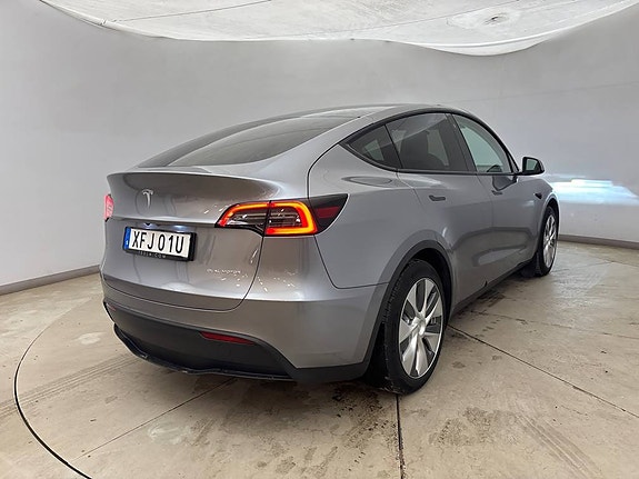 Tesla Model Y 3 of 9
