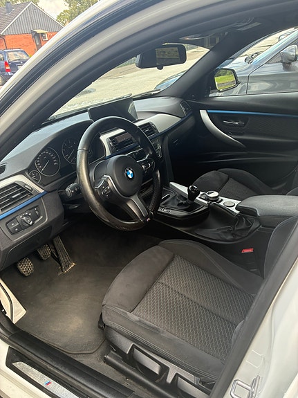 BMW 320d 4 of 6