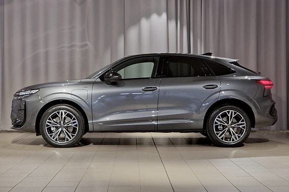 Audi Q3 2 of 16