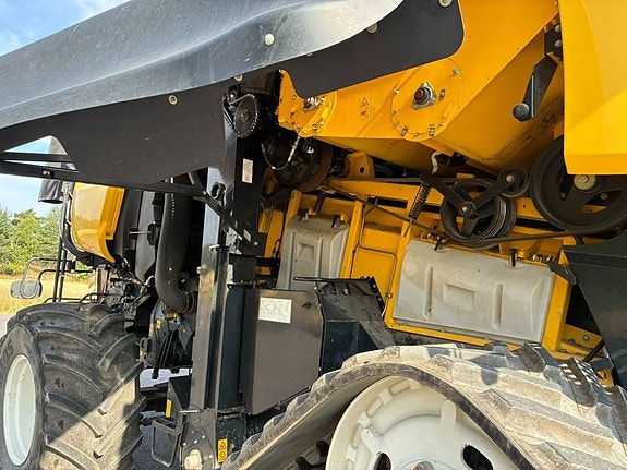 New Holland CR 10.90 8 of 14