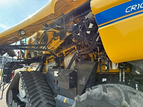 New Holland CR 10.90 9 of 14