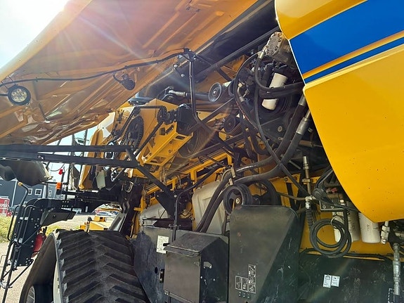 New Holland CR 10.90 10 of 14