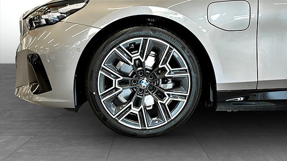BMW 530e 9 of 9