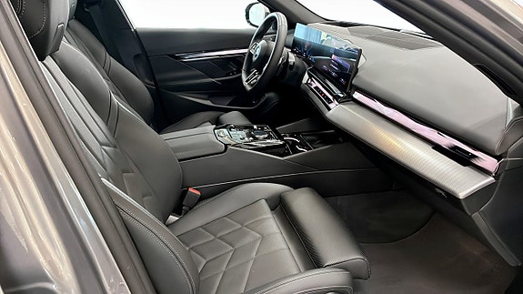 BMW 530e 3 of 9