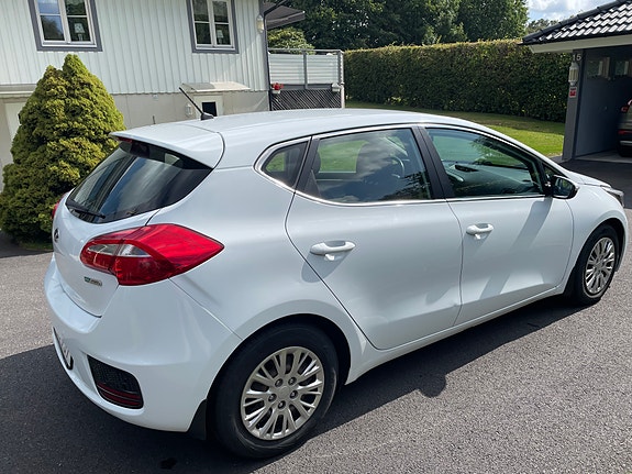 Kia Ceed 2 of 8
