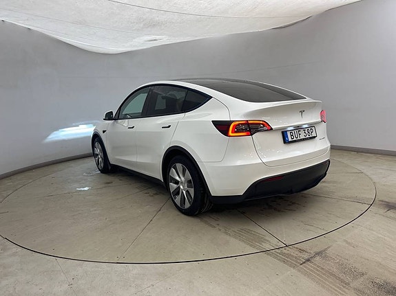 Tesla Model Y 3 of 5