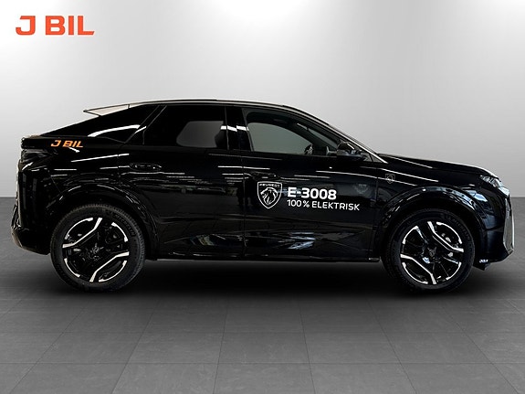 Peugeot e-3008 4 of 14