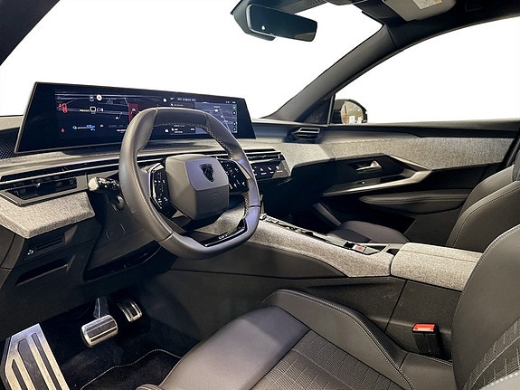 Peugeot e-3008 5 of 14