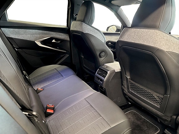 Peugeot e-3008 7 of 14