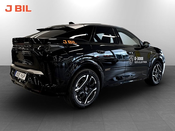 Peugeot e-3008 2 of 14