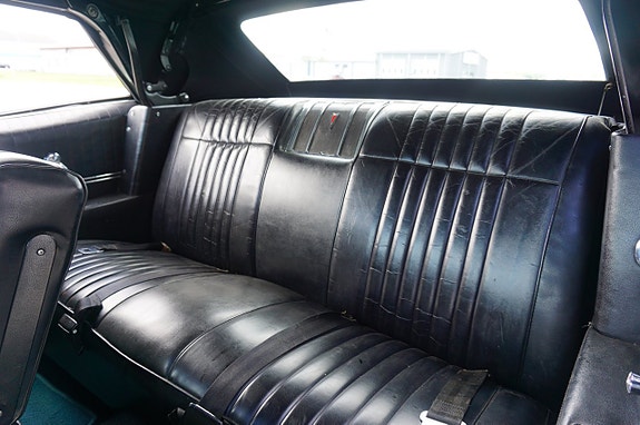 Pontiac Bonneville 18 of 26