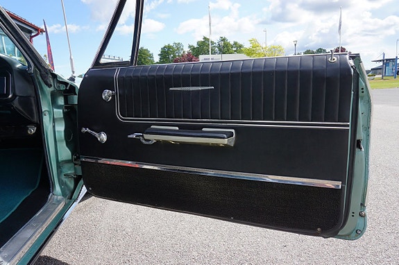 Pontiac Bonneville 22 of 26