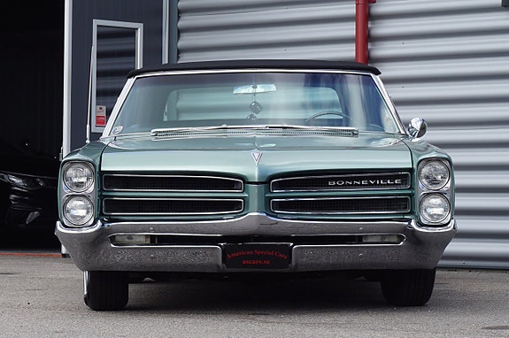 Pontiac Bonneville 8 of 26