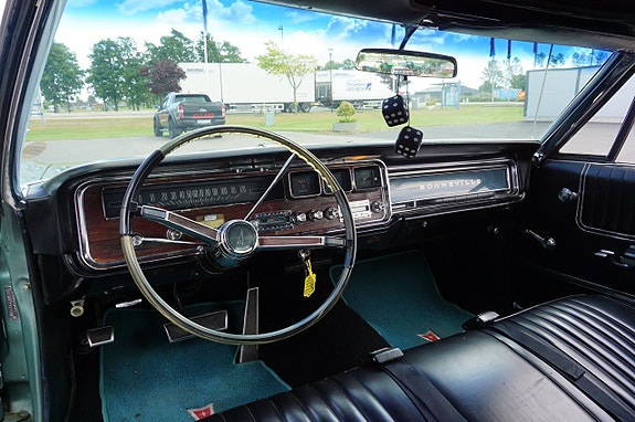 Pontiac Bonneville 17 of 26