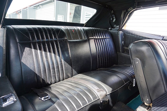 Pontiac Bonneville 21 of 26