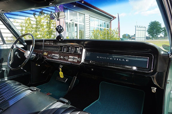Pontiac Bonneville 20 of 26