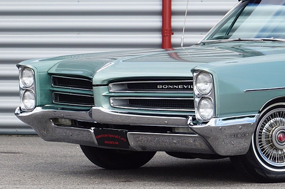 Pontiac Bonneville 10 of 26