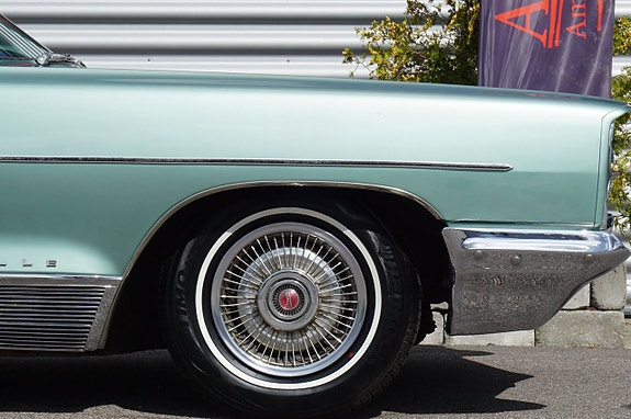 Pontiac Bonneville 23 of 26