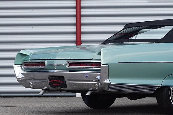 Pontiac Bonneville 12 of 26