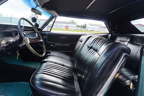 Pontiac Bonneville 15 of 26
