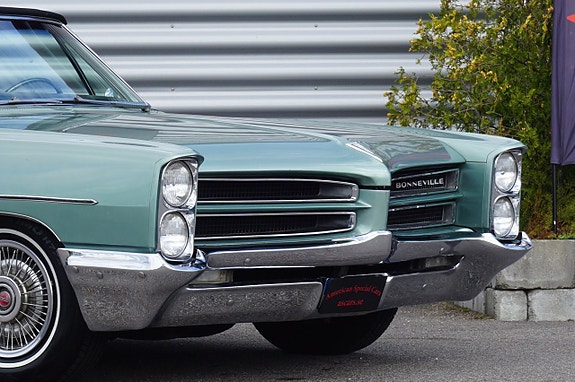 Pontiac Bonneville 9 of 26