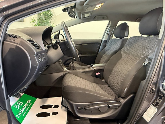 Toyota Avensis 8 of 18