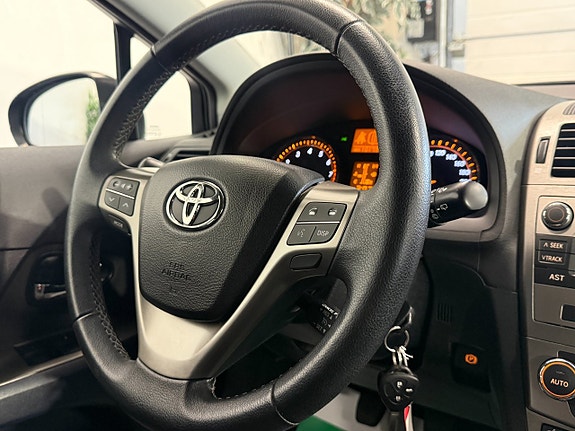 Toyota Avensis 12 of 18