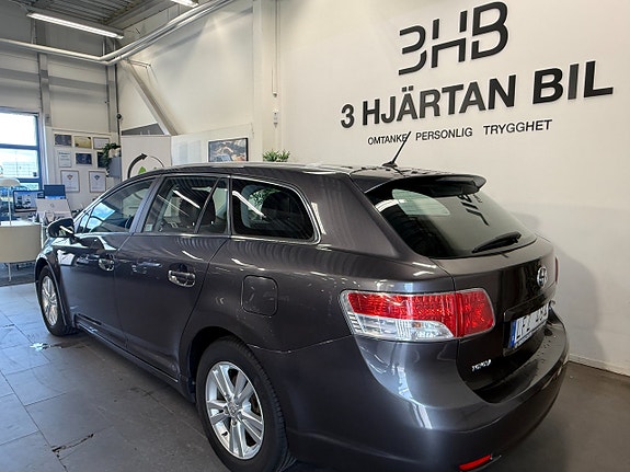 Toyota Avensis 3 of 18