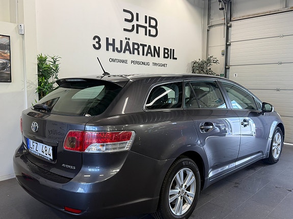 Toyota Avensis 4 of 18
