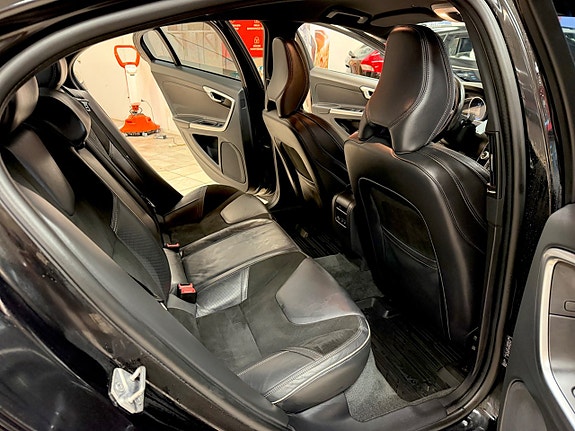 Volvo S60 16 of 17