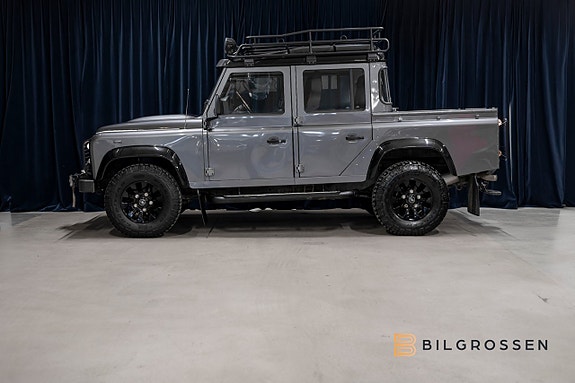 Land Rover Defender 110 2 of 24