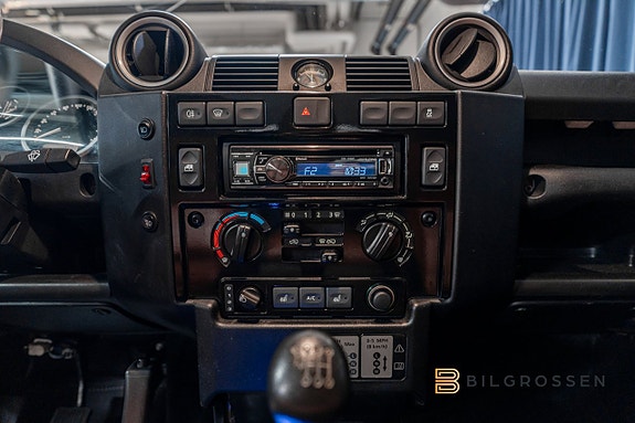 Land Rover Defender 110 24 of 24