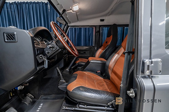 Land Rover Defender 110 19 of 24