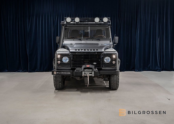 Land Rover Defender 110 9 of 24