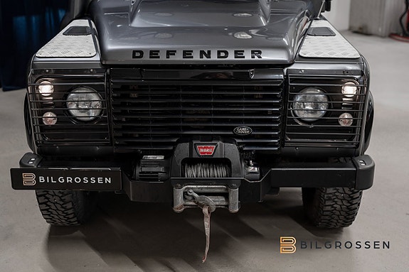 Land Rover Defender 110 10 of 24