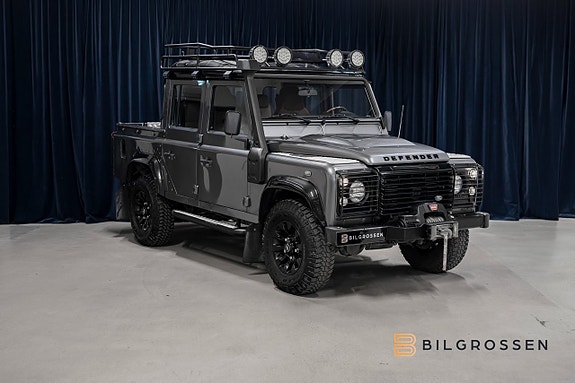 Land Rover Defender 110 7 of 24