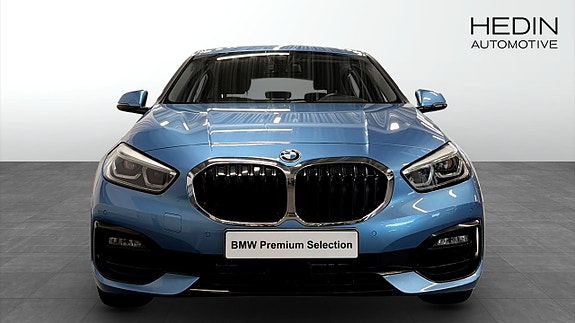 BMW 118i 8 of 17