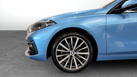 BMW 118i 9 of 17