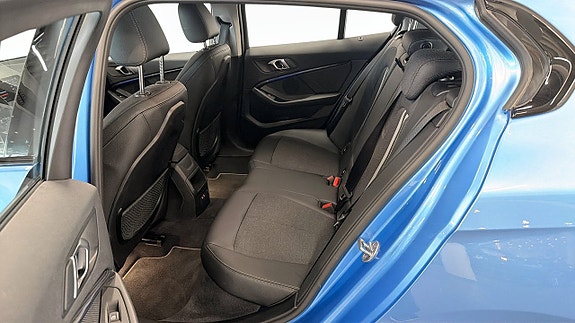 BMW 118i 5 of 17