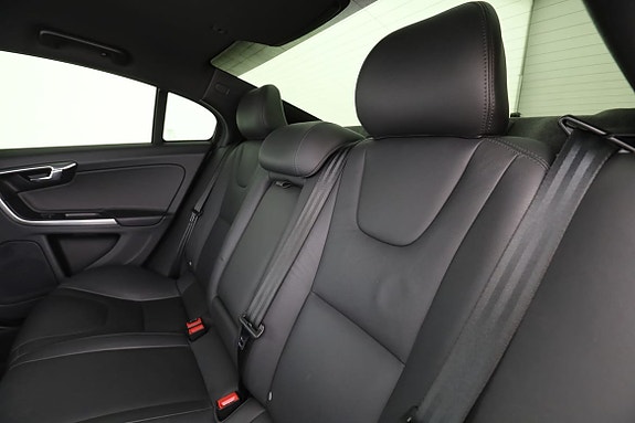 Volvo S60 15 of 30