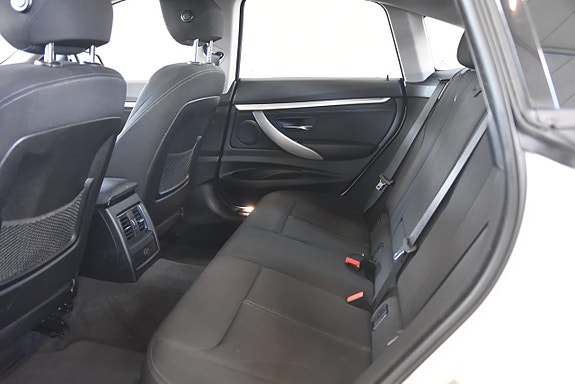 BMW 320d 8 of 17