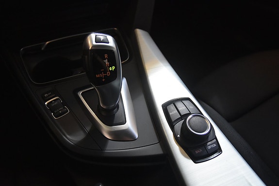 BMW 320d 14 of 17