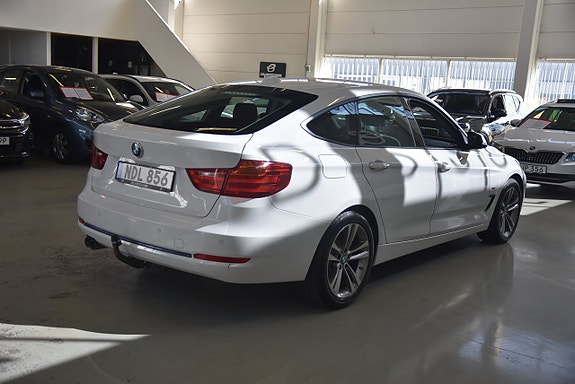 BMW 320d 3 of 17
