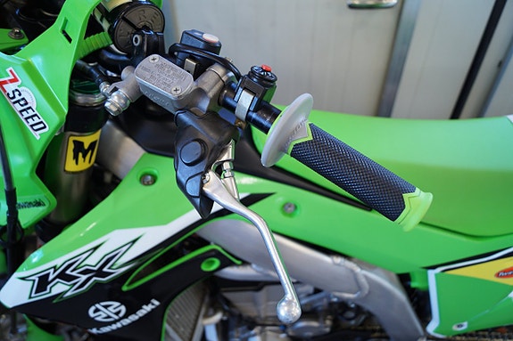 Kawasaki KX 450 4 of 9