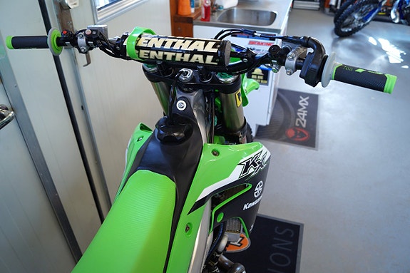 Kawasaki KX 450 9 of 9
