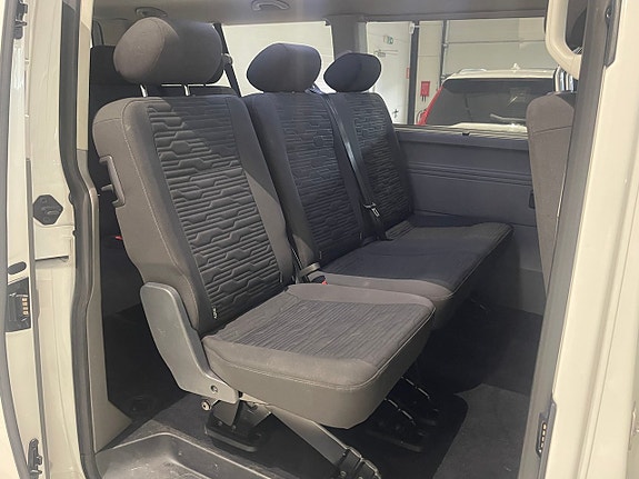 Volkswagen Caravelle 21 of 27